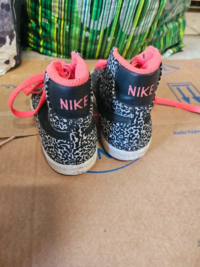 Basket nike noir et rose - photo numéro 2