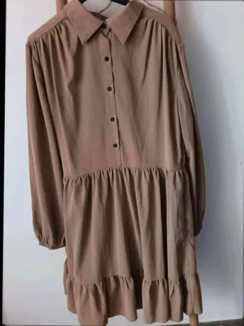 Robe  courte  chic  beige