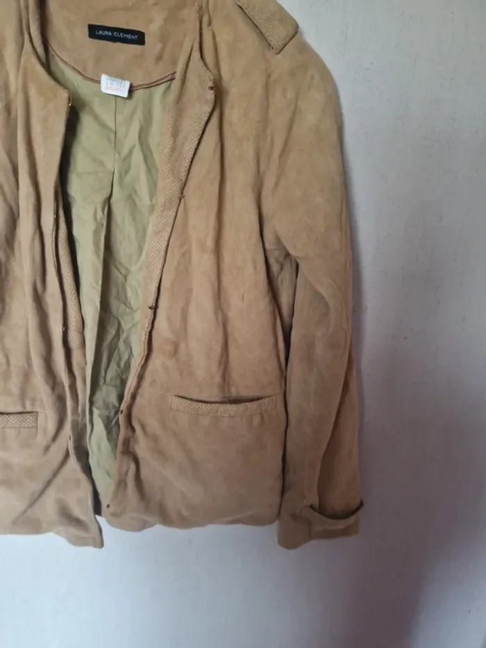 Blouson femme été type daim taille 36 une ou 2 petites taches - photo numéro 2
