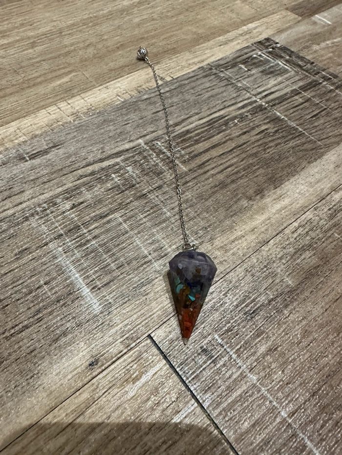 Pendule radiesthésiste