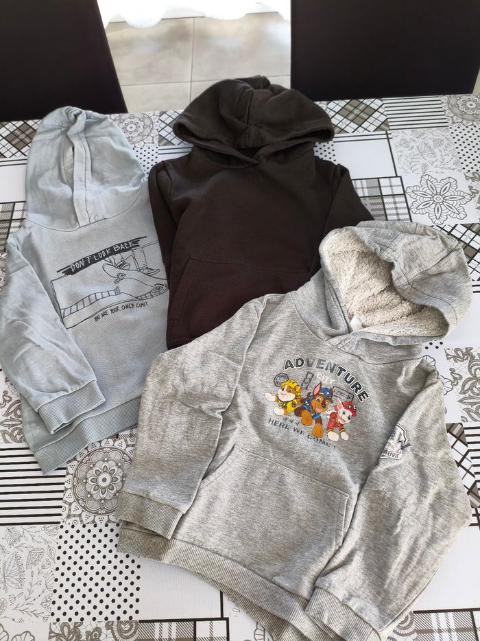 Lot vêtements garçon 4 ans - photo numéro 2