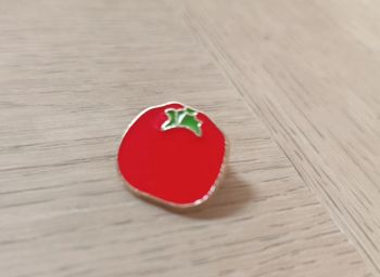 Pin's tomate neuf