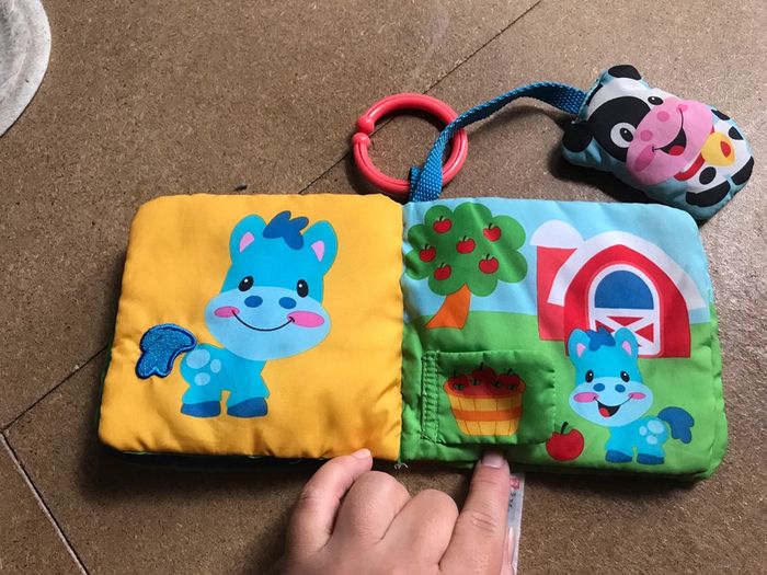 Livre d’éveil Fisher Price la ferme - photo numéro 6