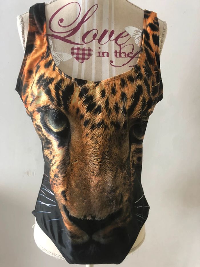 Sublime maillot de bain motif tête de léopard taille 42 très bon état - photo numéro 2