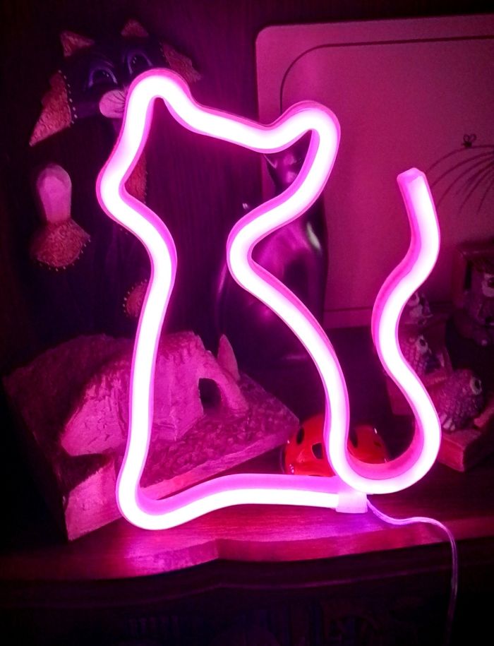 Lampe néon rose forme de chat - photo numéro 4