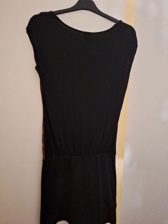 Robe noire à carreaux neuve - photo numéro 3