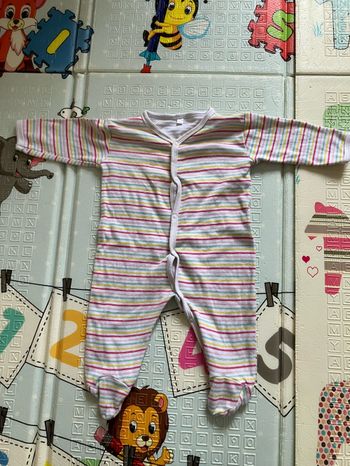 Vend grenouillere taille 6 mois