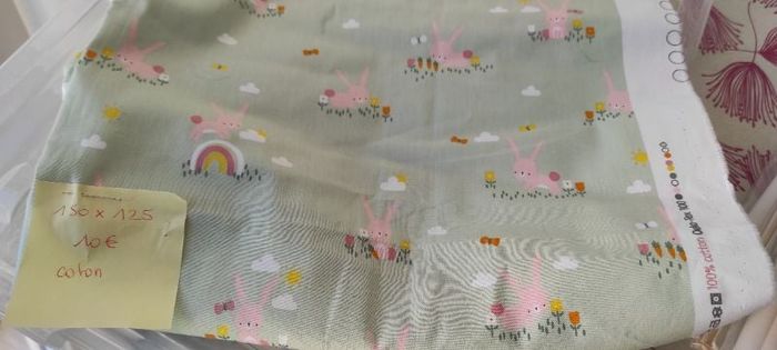 TISSUS COTON ENFANT MOTIF LAPIN VERT CLAIR