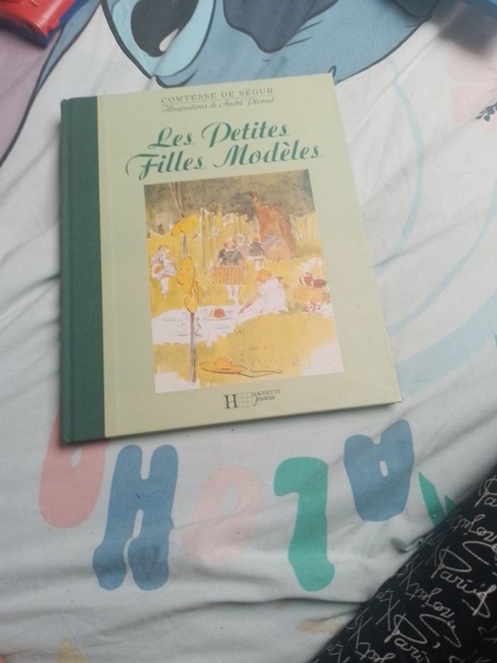 Les petites filles modèles
