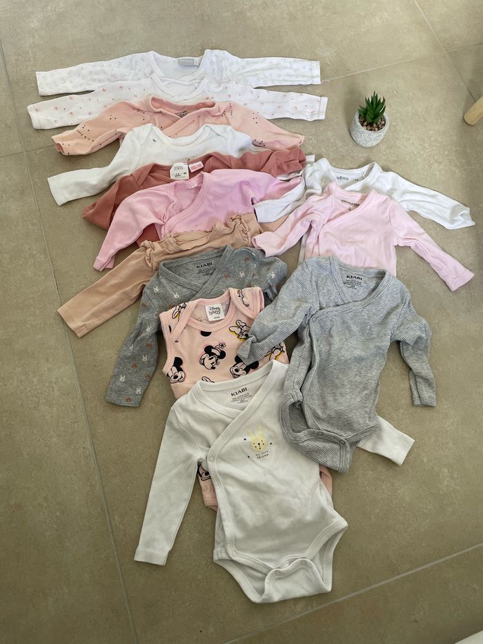 Lot bodies bébé fille