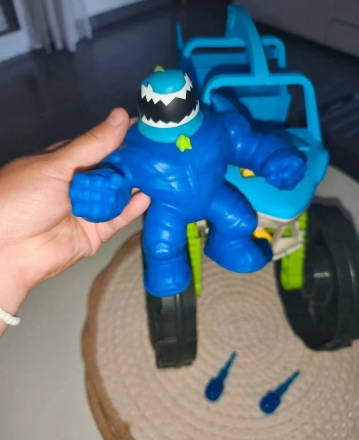 Gros véhicule goo jit zu - photo numéro 4