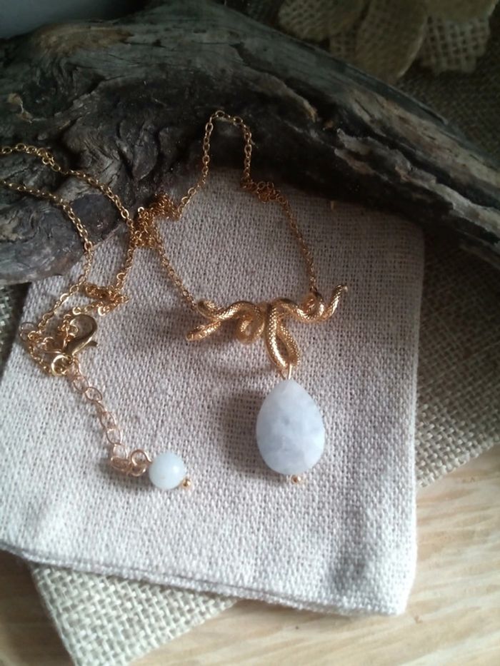 Collier pendentif serpent enroulé et pierres aigue marine - photo numéro 2