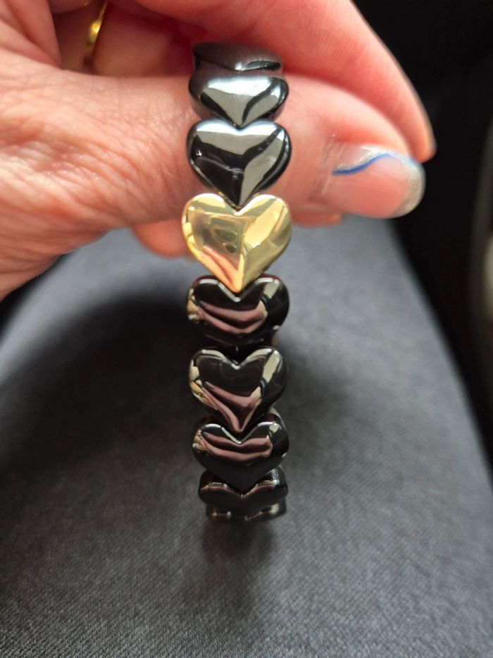 Bracelet élastique forme cœurs en perles emaillées (styles simones)