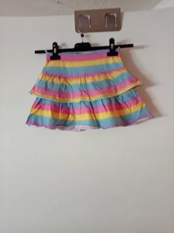Jolie jupe multicolore.  C&A. 6 ans