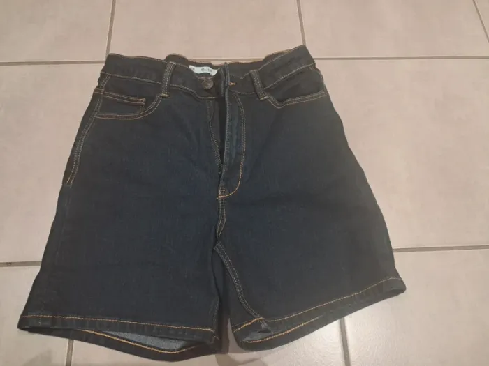 Short slim kiabi taille 36 neuf - photo numéro 1
