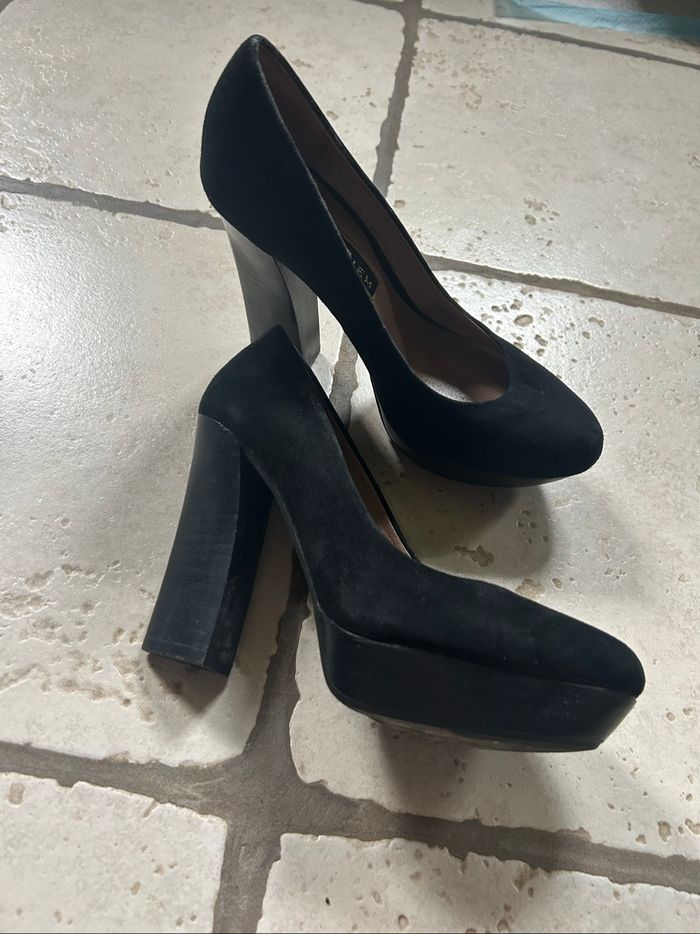 Escarpins noirs hauts talons - photo numéro 4