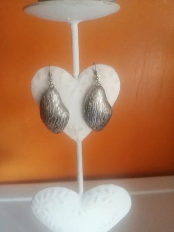 🌸🎄Boucles d'oreilles allongées argentées "Boutique Parisienne " Neuves 🎄🎅