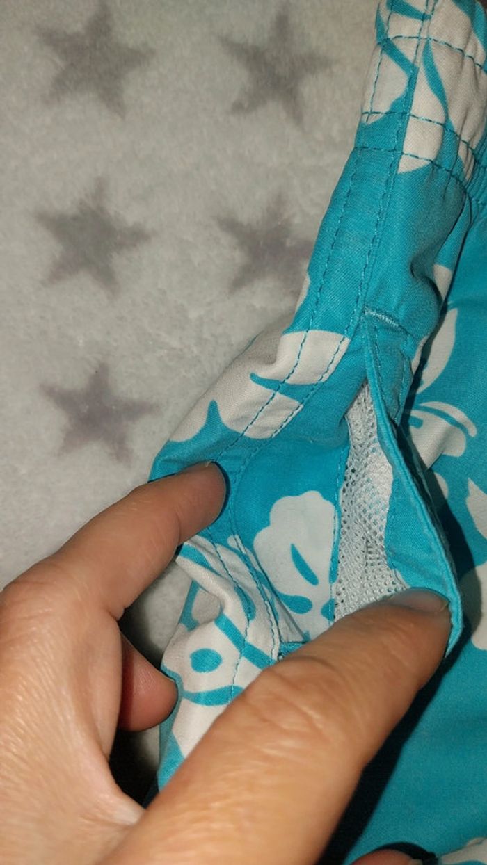 Short de bain bleu turquoise imprimé fleurs état neuf Taille 12 mois - photo numéro 4