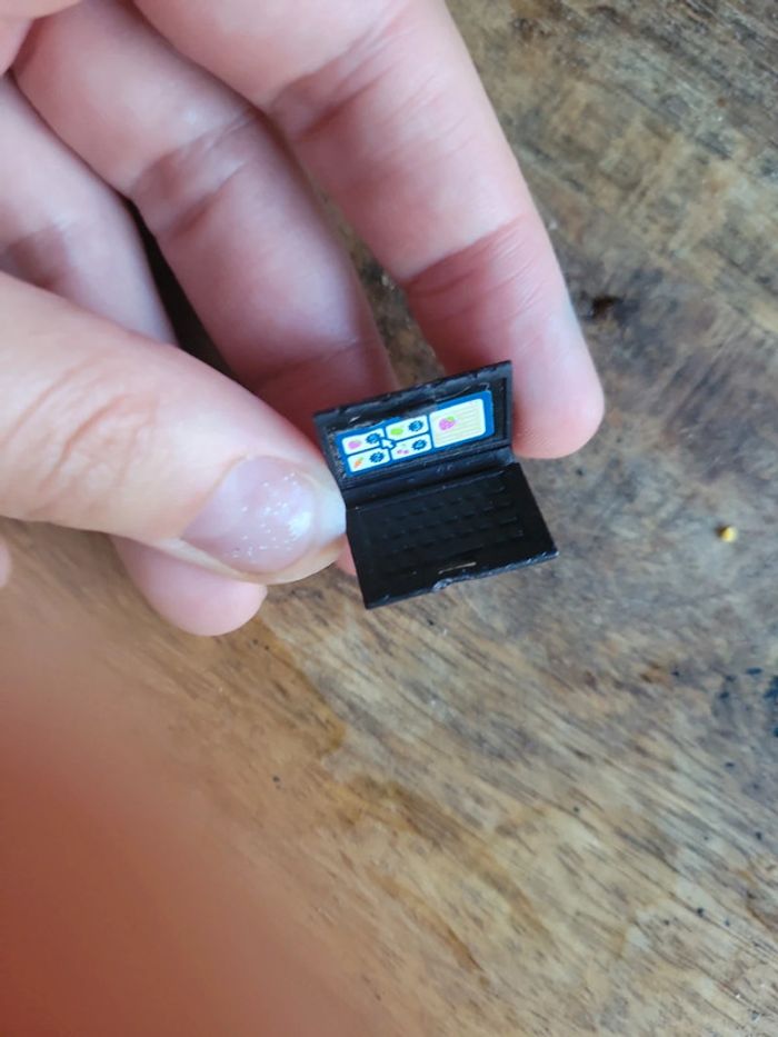 Lot Jouet lego ordinateur et pièce escalier lego blanche - photo numéro 2