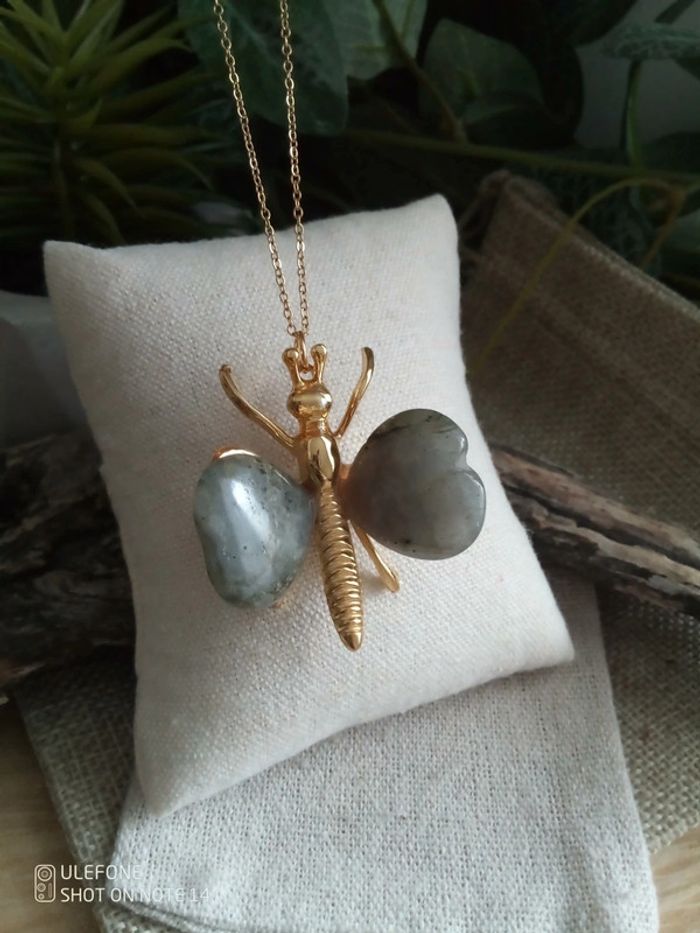 Collier papillon ailes en pierres de labradorite naturelle