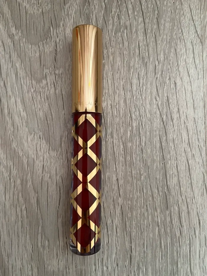 Rouge a lèvre estee lauder teinte 307 rouge bordeaux wicked gleam