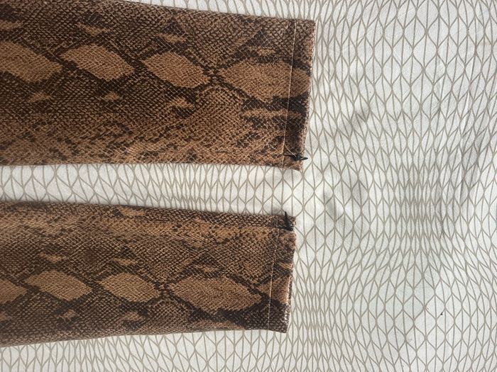 Pantalon motif serpent marron/caramel taille XL, Zara