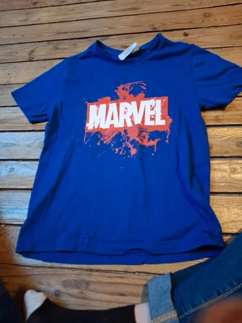 Tshirt marvel taille 7/8 ans