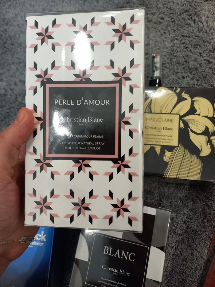 Lot de 5 parfums 100mL et 75 mL neufs . Scellé - photo numéro 7