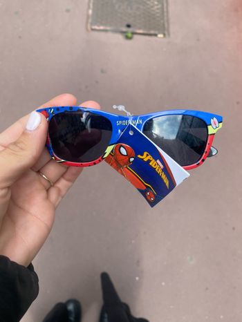 Lunette de soleil enfant Spiderman neuve