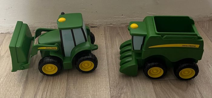 Tracteur et moissonneuse - photo numéro 2