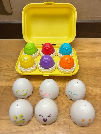 Boîte à œufs Tomy toomies piou piou surprise