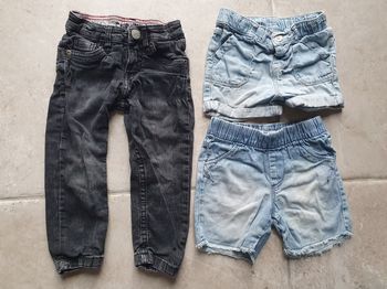 Lot 1 pantalon et 2 shorts