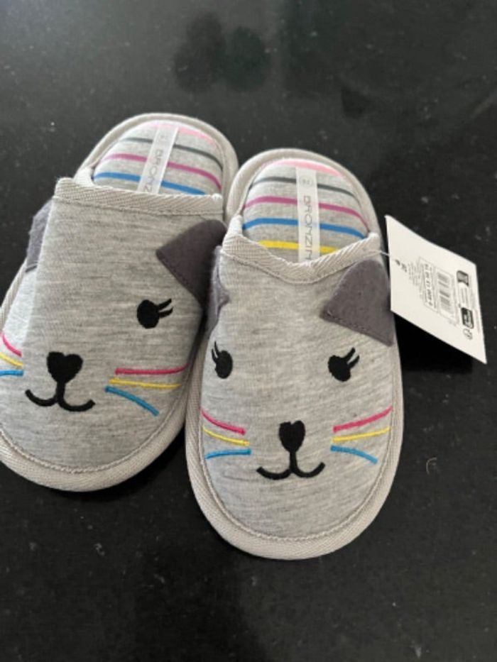 Chaussons fille pointure 28 neufs