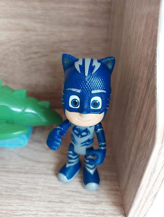 Vaisseau et 2 figurines pyjamask - photo numéro 2