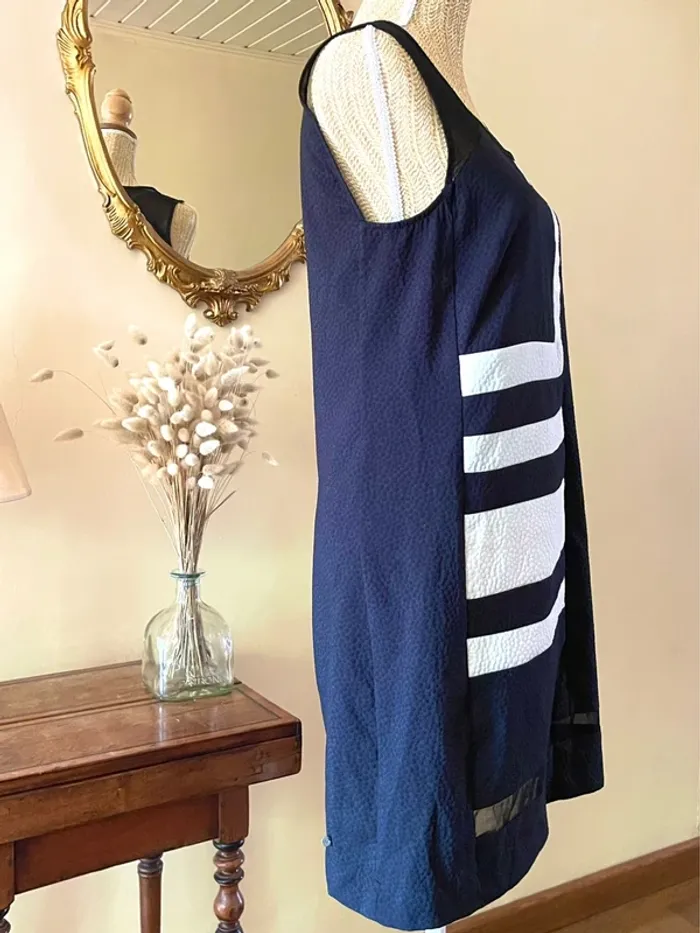 Robe Style Art Déco Neuve avec Détails en Tulle – Miss Captain – Taille M - photo numéro 6