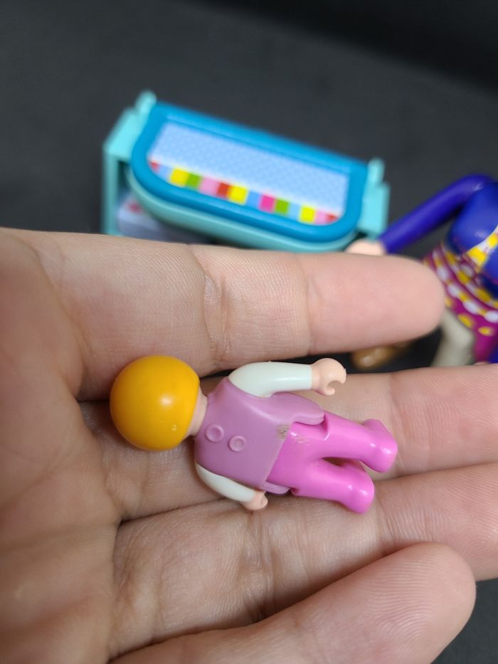 Playmobil 70418 maman avec bébé et table a langer complet - photo numéro 2