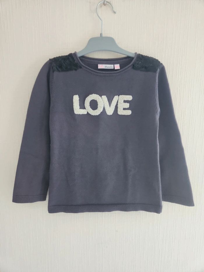 Pull gris neuf sequins aux épaules et love en relief 6 ans Lili Marelle