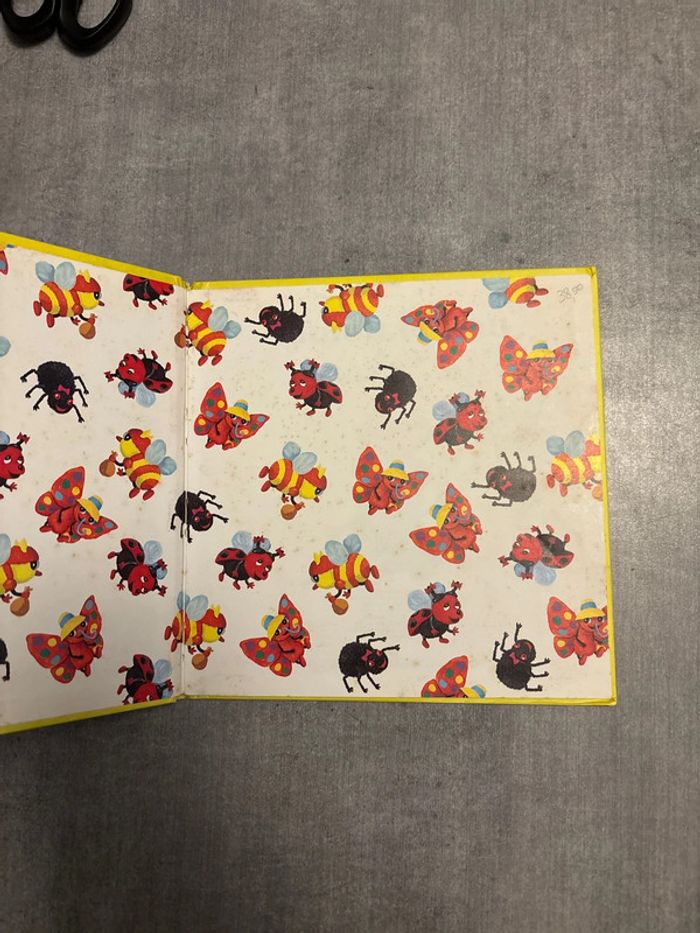 Livre, drôle de petites bêtes, Loulou, le poux - photo numéro 2