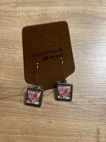 Boucles d’oreilles pendantes carrées fleurs neuves
