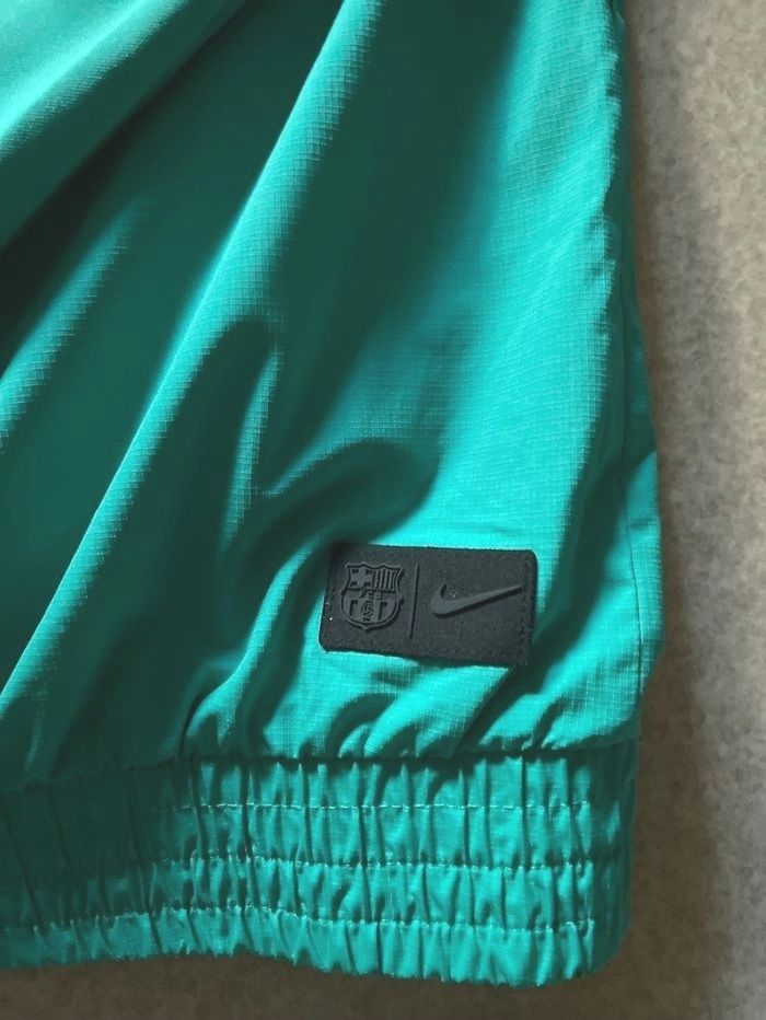 sweat shirt microfibre nike homme taille M imprimé Barca vert clair en parfait etat - photo numéro 6