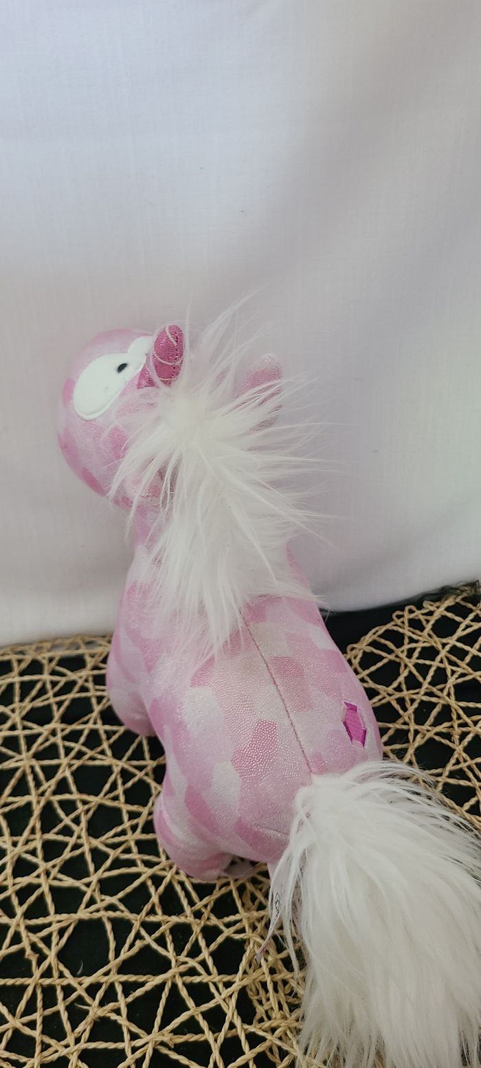 Pink Diamond, la peluche licorne de NICI, avec sa fourrure rose moelleuse et ses détails scintillant - photo numéro 4