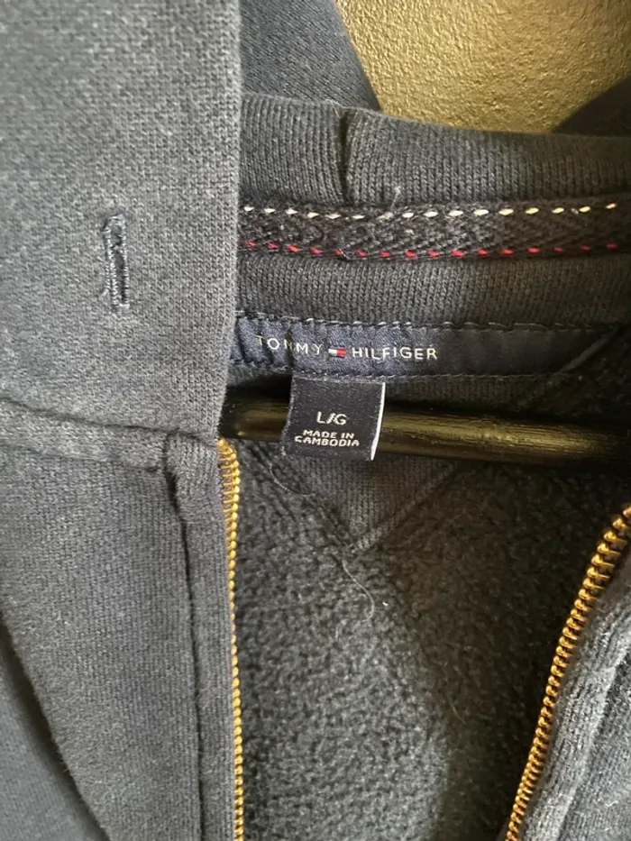 Pull Tommy Hilfiger brodé - photo numéro 3