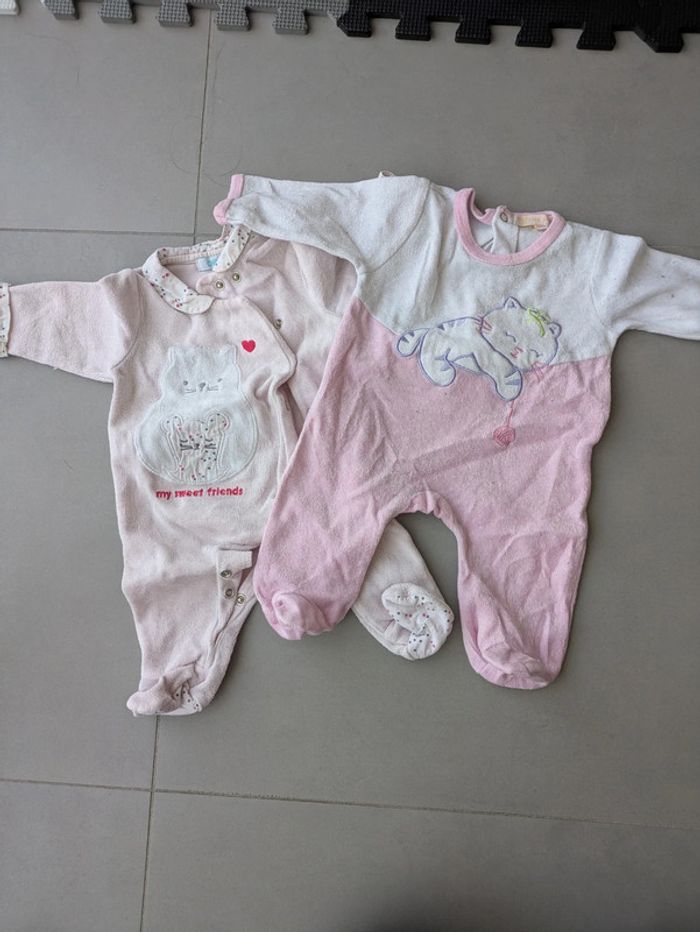 Lot 9 pyjamas velours 1 mois - photo numéro 2