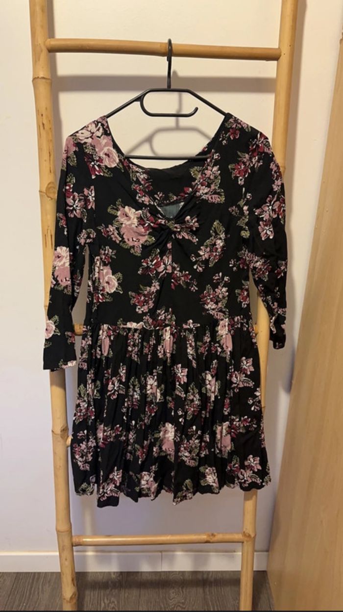 Robe noire à fleurs Manche 3/4 - photo numéro 2