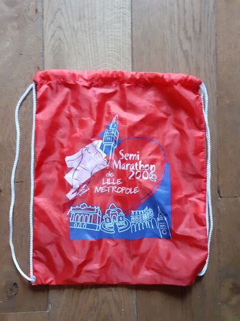 Sac à dos rouge Semi marathon braderie de Lille