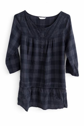 Tunique Promod à carreaux noir et bleu foncé.