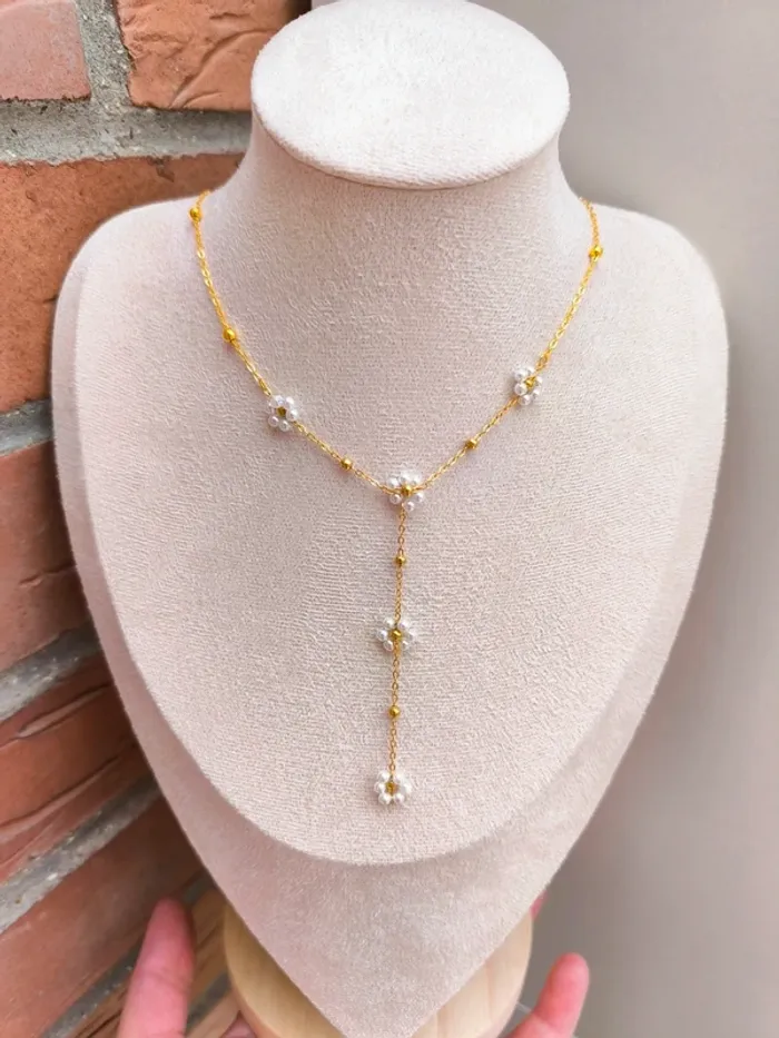 Pendentif doré en Y avec fleurs marguerites blanches nacrées - photo numéro 7
