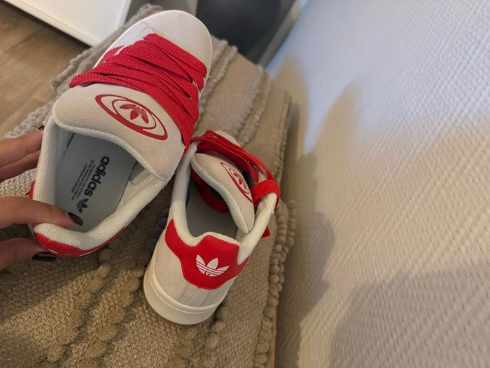 Campus beige et rouge - photo numéro 4