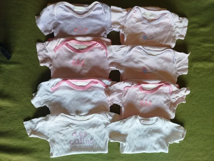 Lot 8 bodies 12mois