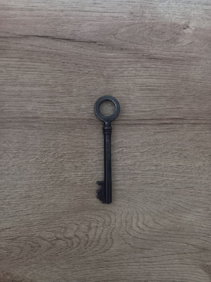 Clé ancienne en métal " 8,6 cm " - photo numéro 2